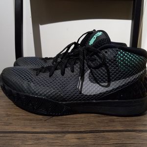 Nike Kyrie 1 " Drive way" size 9.5